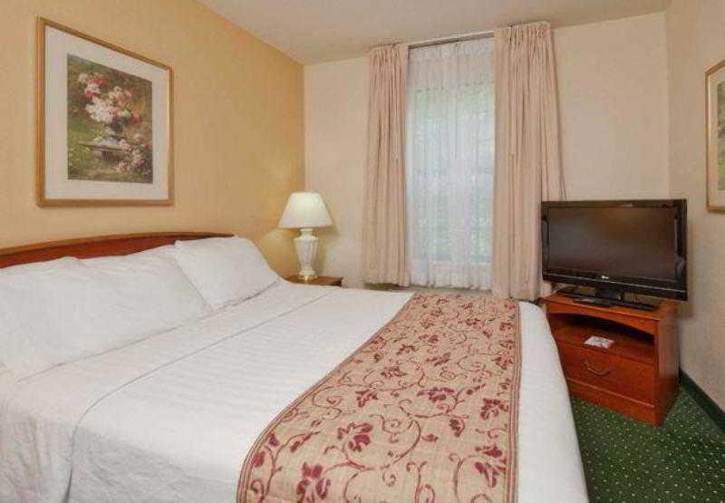 Towneplace Suites Charlotte University Research Park Habitación foto
